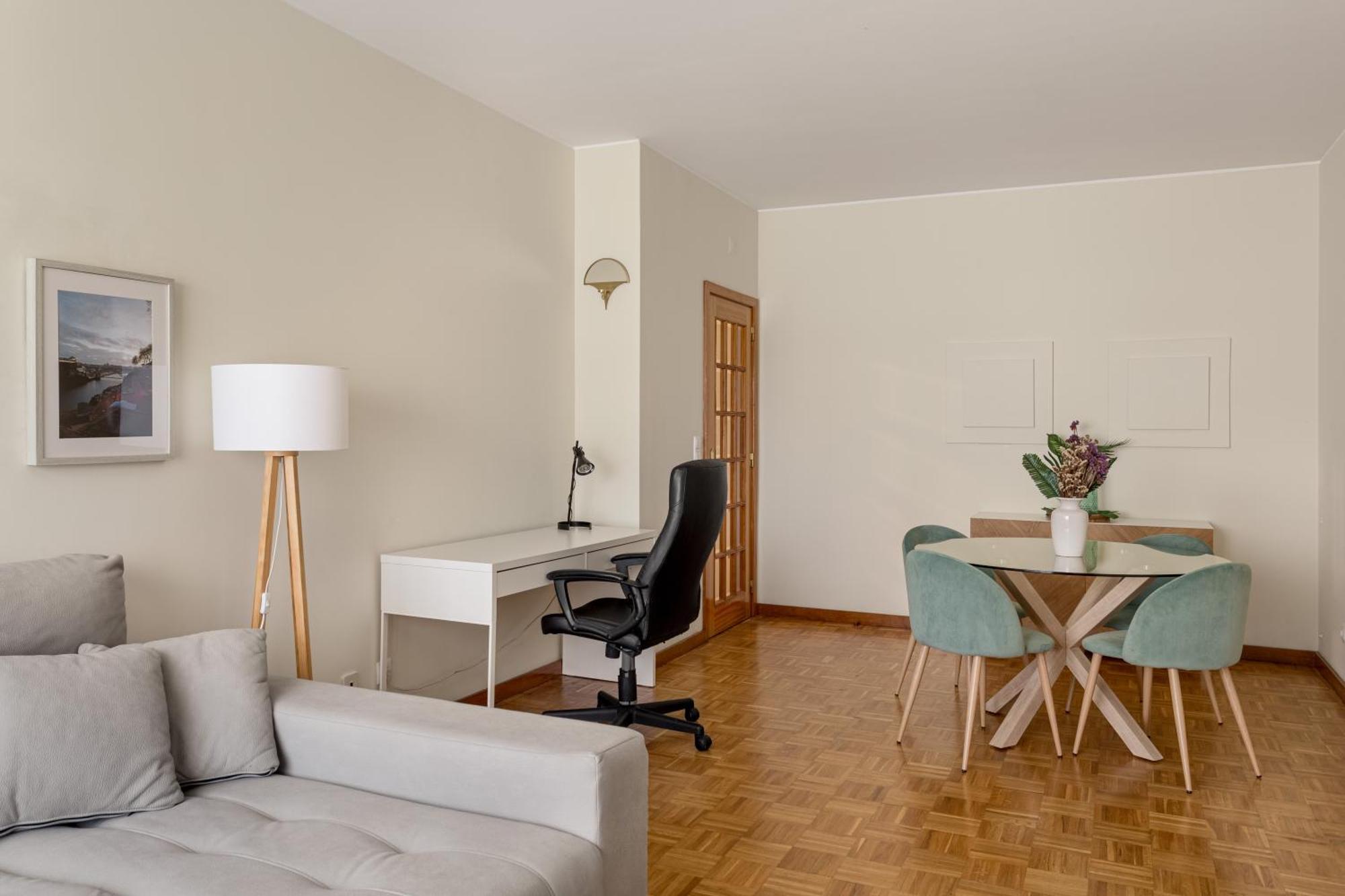 Joivy Stylish City Centre Flat With Parking มายา ภายนอก รูปภาพ