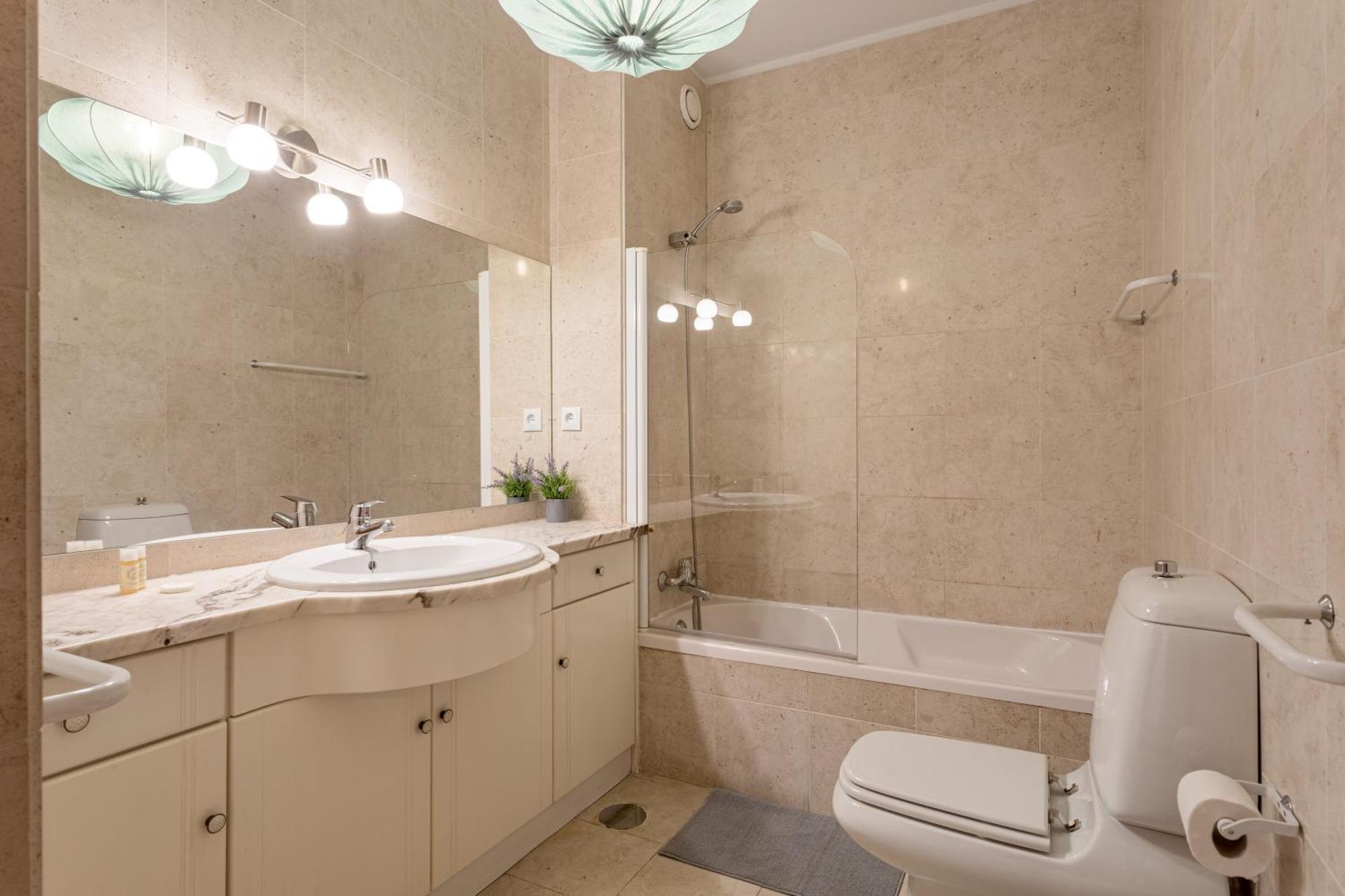 Joivy Stylish City Centre Flat With Parking มายา ภายนอก รูปภาพ